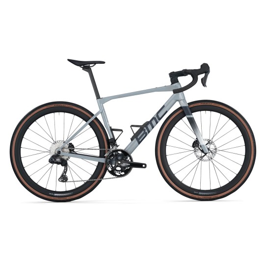 BMC Kaius 01 THREE 2026 – Vélo Gravel Carbone Haut de Gamme Shimano GRX Di2